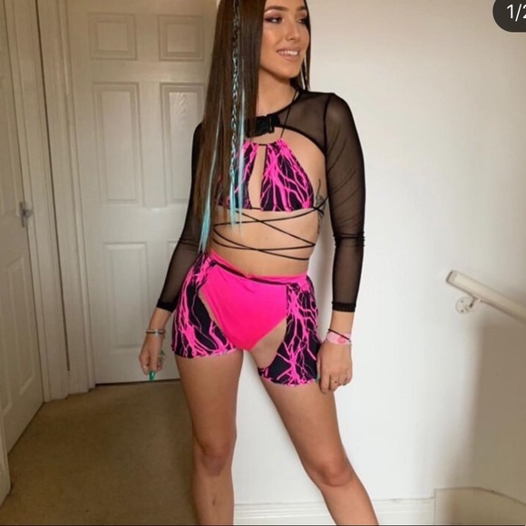 UV reactive Festival Outfit - Picture 3 of 4